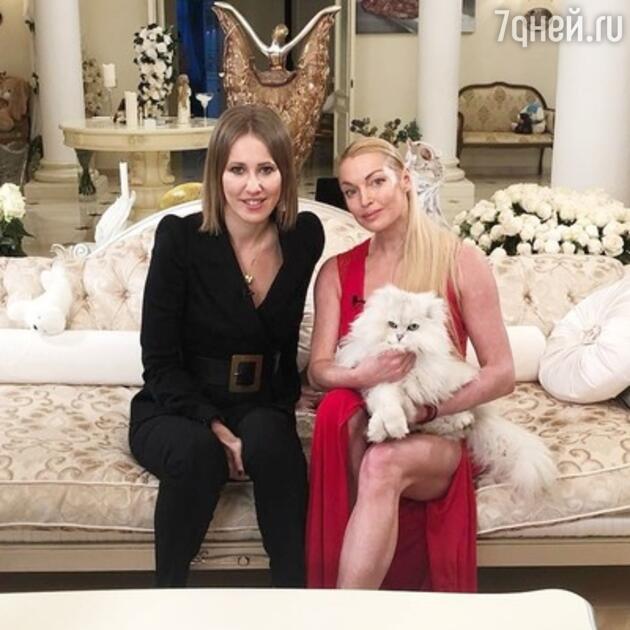 Анастасия Волочкова и Ксения Собчак Анастасия Волочкова и Ксения Собчак