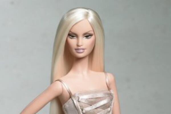     9 ,     Barbie 