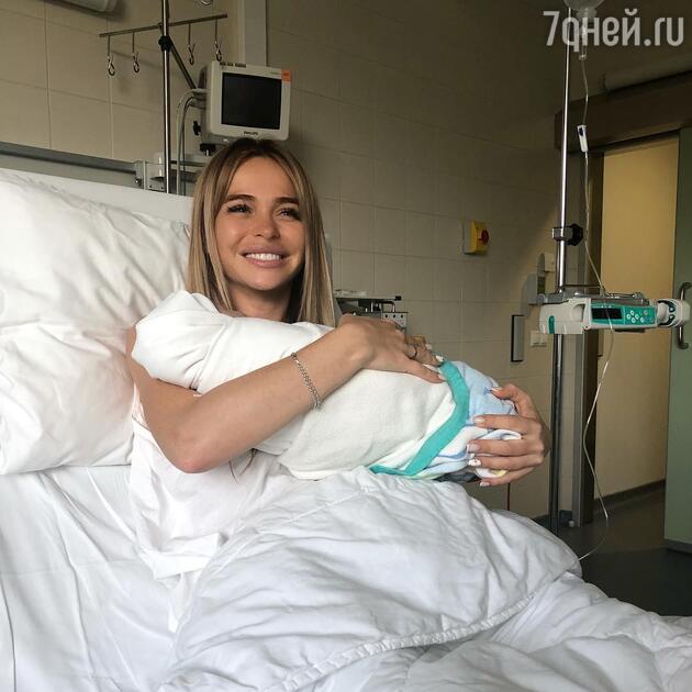 Анна Хилькевич с новорожденной дочкой Анна Хилькевич с новорожденной дочкой