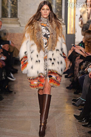 Модель показа «Emilio Pucci» Модель показа «Emilio Pucci»