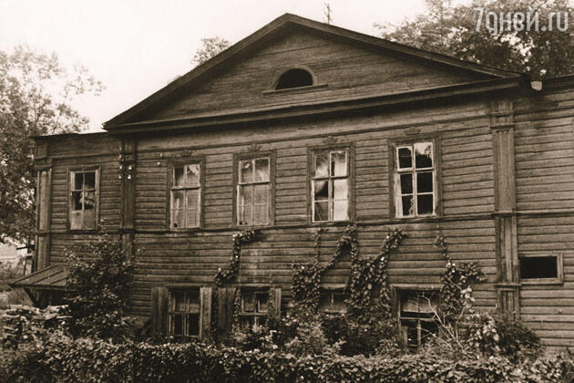 Отец Петра Нестерова, преподаватель Нижегородского кадетского корпуса, оставил вдову с 50-рублевой пенсией. Дом Нестеровых в Нижнем Новгороде Отец Петра Нестерова, преподаватель Нижегородского кадетского корпуса, оставил вдову с 50-рублевой пенсией. Дом Нестеровых в Нижнем Новгороде