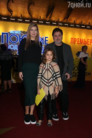Александр Цекало с женой Викторией Галушко и дочкой Александрой Александр Цекало с женой Викторией Галушко и дочкой Александрой