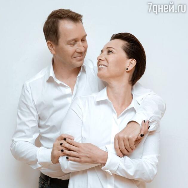Евгений Миронов нежно обнял Чулпан Хаматову для фото Евгений Миронов нежно обнял Чулпан Хаматову для фото