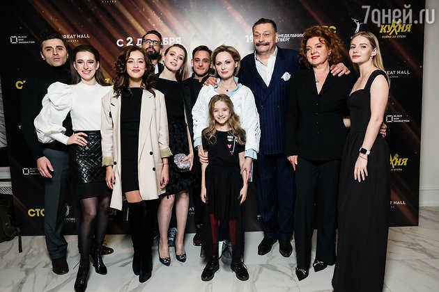 Звезды сериала "Кухня. Война за отель" Звезды сериала "Кухня. Война за отель"