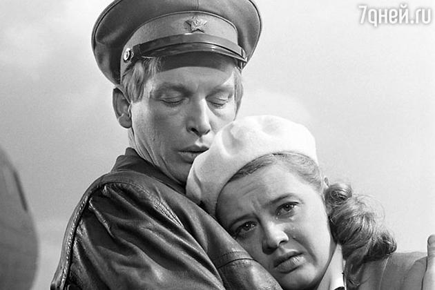 С Алиной Покровской в фильме «Офицеры», 1971 год С Алиной Покровской в фильме «Офицеры», 1971 год