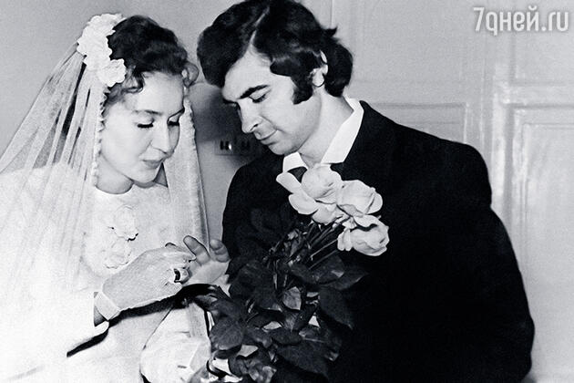 Предложение выйти за него замуж Илья сделал мне десятого июля 1974 года, в день своего рождения Предложение выйти за него замуж Илья сделал мне десятого июля 1974 года, в день своего рождения