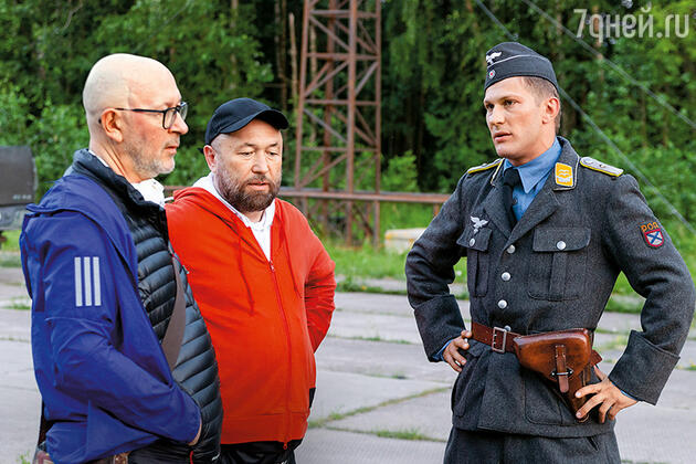 Павел Прилучный с режиссерами фильма Сергеем Трофимовым и Тимуром Бекмамбетовым Павел Прилучный с режиссерами фильма Сергеем Трофимовым и Тимуром Бекмамбетовым
