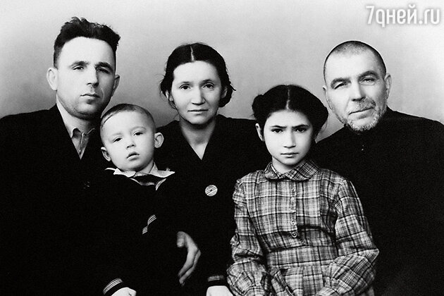 Вячеслав Малежик с родителями Вячеслав Малежик с родителями