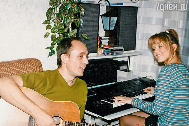 «Я с пяти лет на сцене. Переезд в столицу родители предприняли специально, чтобы помочь моей карьере» «Я с пяти лет на сцене. Переезд в столицу родители предприняли специально, чтобы помочь моей карьере»