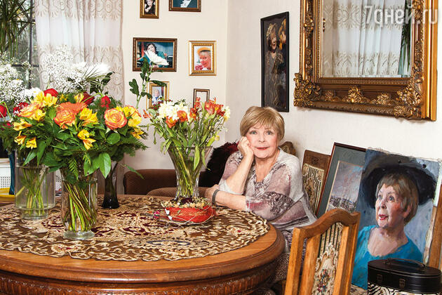 Последние годы тетя Оля жила во Внукове. Именно дача стала ее последней любовью... Последние годы тетя Оля жила во Внукове. Именно дача стала ее последней любовью...
