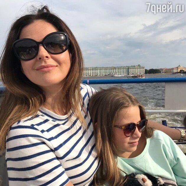 Наталия Власова с дочкой Пелагеей Наталия Власова с дочкой Пелагеей