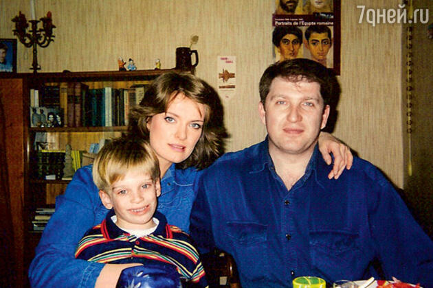 Глеб очень тянулся к отцу, но Влад был занят бизнесом, встречами с друзьями, решением их проблем. Редкий вечер нам удавалось провести втроем Глеб очень тянулся к отцу, но Влад был занят бизнесом, встречами с друзьями, решением их проблем. Редкий вечер нам удавалось провести втроем