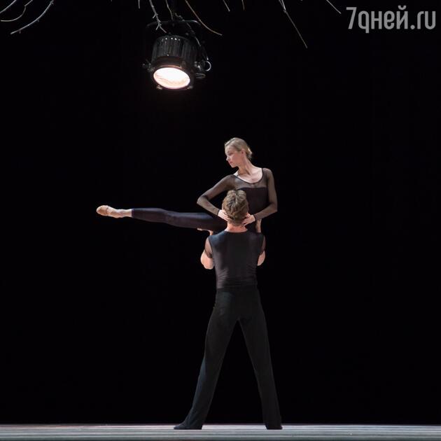 «Восковые крылья». Исполняют Наталья Сомова и Денис Дмитриев «Восковые крылья». Исполняют Наталья Сомова и Денис Дмитриев
