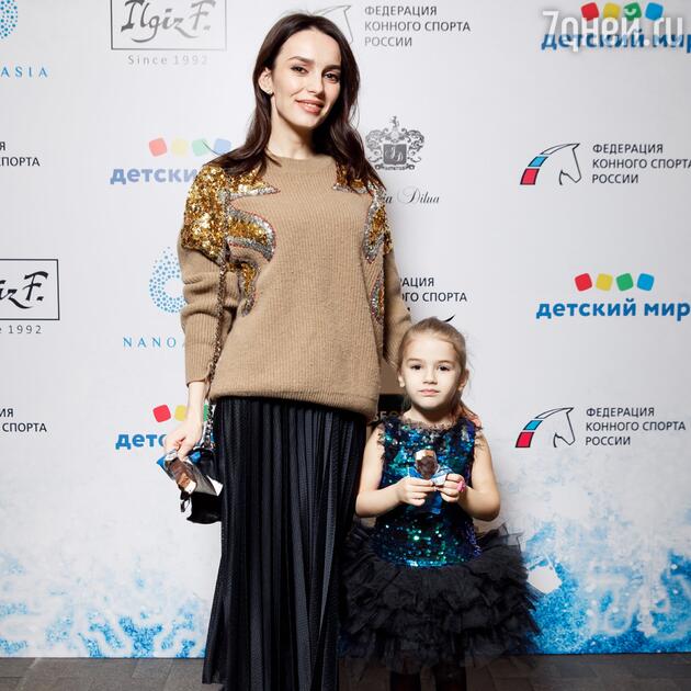 Юлия Зимина с дочкой Симоной Юлия Зимина с дочкой Симоной