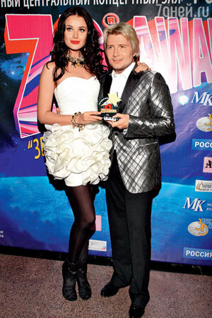 С Оксаной Федоровой на церемонии «ZD Awards» в «Лужниках». 2010 г. С Оксаной Федоровой на церемонии «ZD Awards» в «Лужниках». 2010 г.