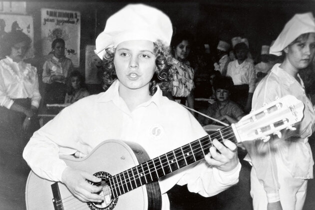 Первый курс медицинского училища. Конкурс самодеятельности. 1986 г. Первый курс медицинского училища. Конкурс самодеятельности. 1986 г.