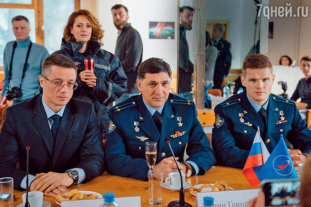 Виктория Исакова и «российские космонавты» Алексей Макаров, Сергей Пускепалис и Владимир Яглыч Виктория Исакова и «российские космонавты» Алексей Макаров, Сергей Пускепалис и Владимир Яглыч
