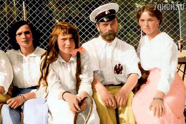 Император с дочерьми Татьяной, Анастасией и Ольгой (справа) Император с дочерьми Татьяной, Анастасией и Ольгой (справа)