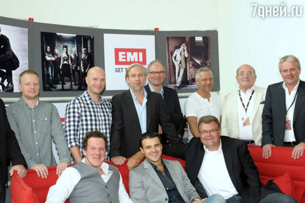 Компания «EMI» займется не только выпуском и распространением в Европе последнего альбома певца «Wonder», но и записью и продвижением его будущих работ Компания «EMI» займется не только выпуском и распространением в Европе последнего альбома певца «Wonder», но и записью и продвижением его будущих работ