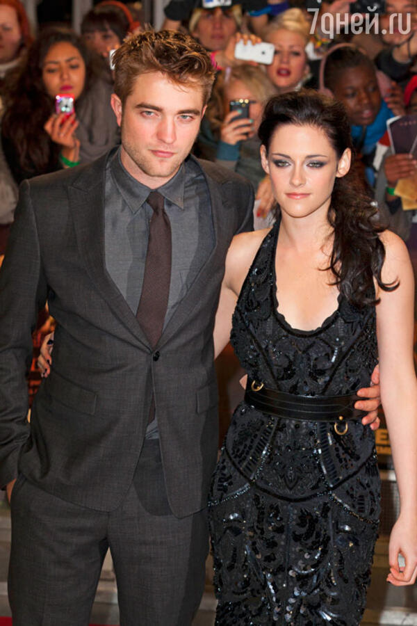   (Robert Pattinson)    (Kristen Stewart)    . . 