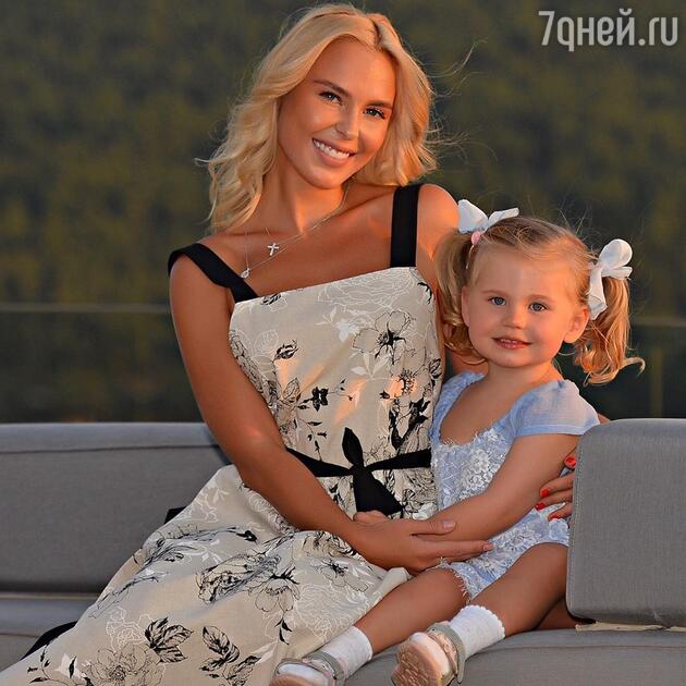 Пелагея с дочкой Таисией Пелагея с дочкой Таисией