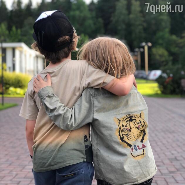 Сын Дмитрия Шепелева и дочь Екатерины Тулуповой Сын Дмитрия Шепелева и дочь Екатерины Тулуповой