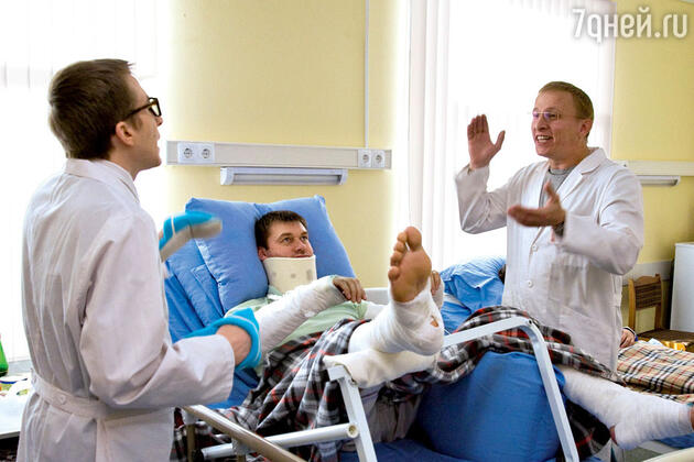 В гневе доктор Быков страшнее любого криминального авторитета. Иван Охлобыстин и Дмитрий Шаракоис в сериале «Интерны» В гневе доктор Быков страшнее любого криминального авторитета. Иван Охлобыстин и Дмитрий Шаракоис в сериале «Интерны»