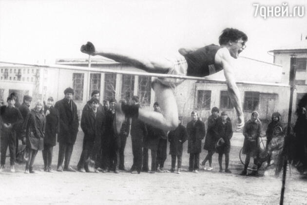 Владимир Хотиненко — чемпион Казахстана по прыжкам в высоту. Павлодар. 1968 г. Владимир Хотиненко — чемпион Казахстана по прыжкам в высоту. Павлодар. 1968 г.