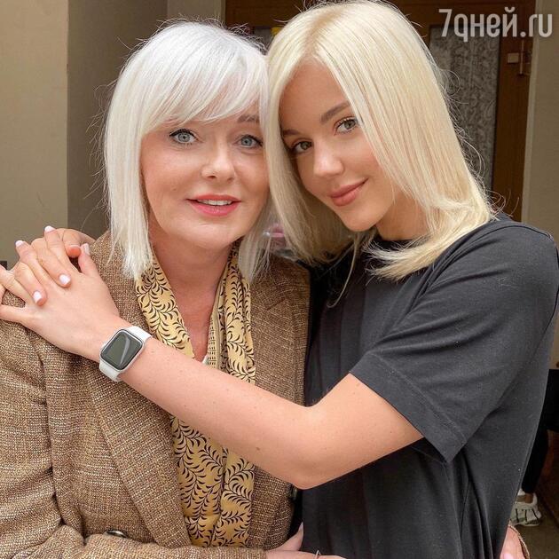 Юлианна Караулова с мамой Юлианна Караулова с мамой