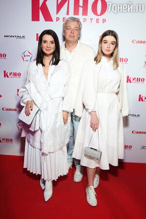 Екатерина и Александр Стриженовы с дочерью Сашей Екатерина и Александр Стриженовы с дочерью Сашей