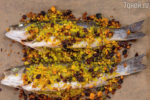Сибас, запеченный с кедровыми орешками и изюмом Сибас, запеченный с кедровыми орешками и изюмом