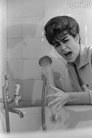 Исполнительница лирических песен Пьеха Э., 1964 год Исполнительница лирических песен Пьеха Э., 1964 год