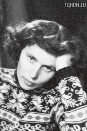 «Папу покорил мамин взгляд и ее серьезность».1956 г. «Папу покорил мамин взгляд и ее серьезность».1956 г.