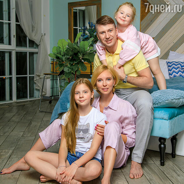 Алексей Ягудин и Татьяна Тотьмянина с детьми Алексей Ягудин и Татьяна Тотьмянина с детьми