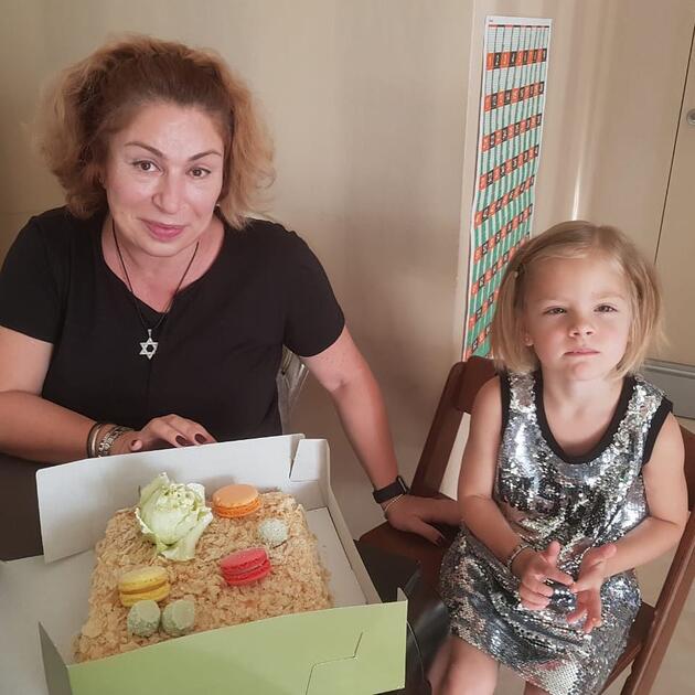 Симона Яковлевна с внучкой Алисой Симона Яковлевна с внучкой Алисой