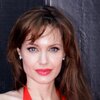 Коварный удар: Анджелина Джоли решила «добить» Брэда Питта Коварный удар: Анджелина Джоли решила «добить» Брэда Питта