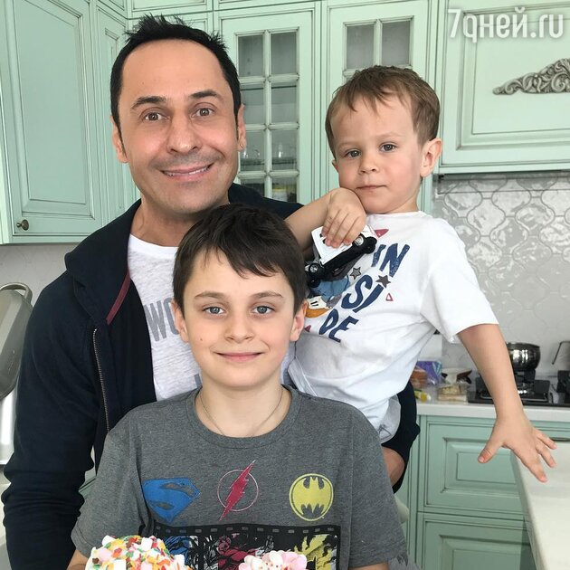 Стас Костюшкин с сыновьями: Богданом и Мироном Стас Костюшкин с сыновьями: Богданом и Мироном