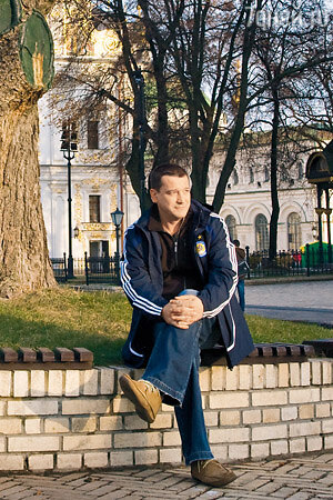 Возле Киево-Печерской лавры во время прогулки по Киеву Возле Киево-Печерской лавры во время прогулки по Киеву