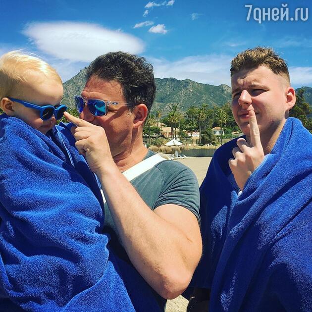 Максим Виторган с сыновьями Платоном и Даниилом Максим Виторган с сыновьями Платоном и Даниилом