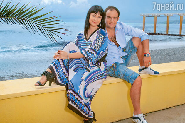С мужем Александром Нестеровым. Пляж RODINA BLACK SEA BEACH С мужем Александром Нестеровым. Пляж RODINA BLACK SEA BEACH