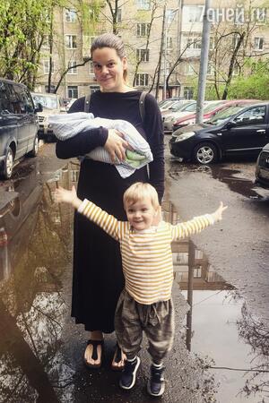 Вера Полозкова с сыновьями Федором и Саввой Вера Полозкова с сыновьями Федором и Саввой