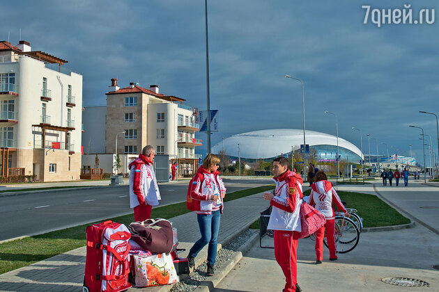Расселением спортсменов и доставкой грузов занимаются специально подготовленные люди Расселением спортсменов и доставкой грузов занимаются специально подготовленные люди