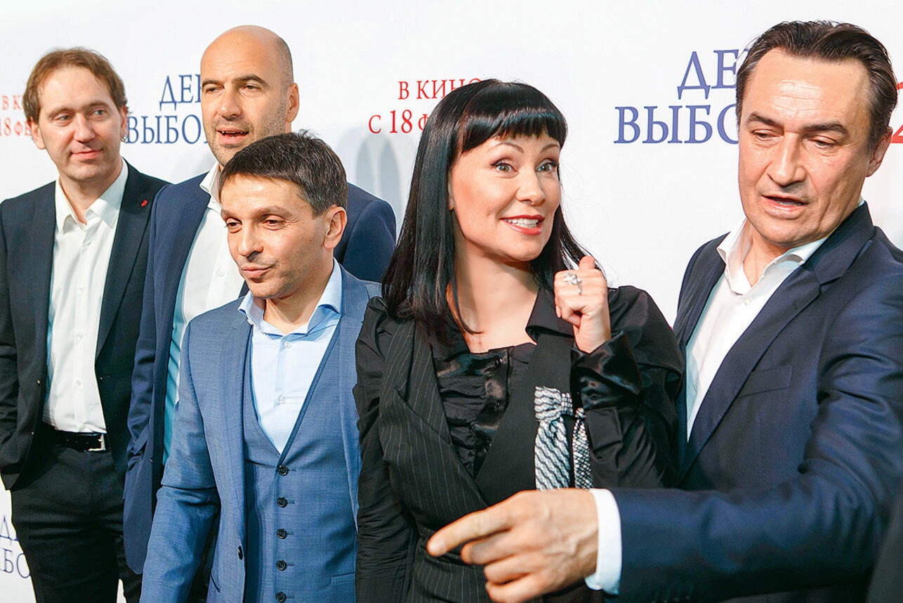 Нонна Гришаева с Александром Демидовым, Ростиславом Хаитом, Леонидом Барацем и Камилем Лариным
