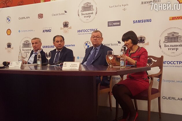 Махар Вазиев, Туган Сохиев, Владимир Урин и пресс-атташе театра Катерина Новикова Махар Вазиев, Туган Сохиев, Владимир Урин и пресс-атташе театра Катерина Новикова
