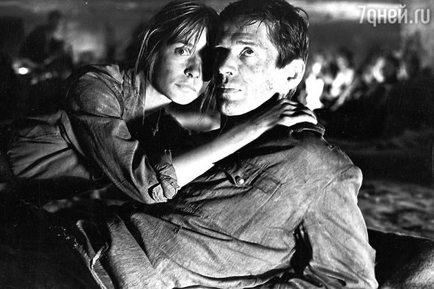 Александр Абдулов с Верой Глаголевой в фильме «Сошедшие с небес». 1986 г. Александр Абдулов с Верой Глаголевой в фильме «Сошедшие с небес». 1986 г.