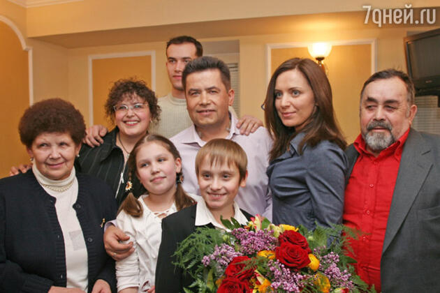 Николай Расторгуев с семьей Николай Расторгуев с семьей
