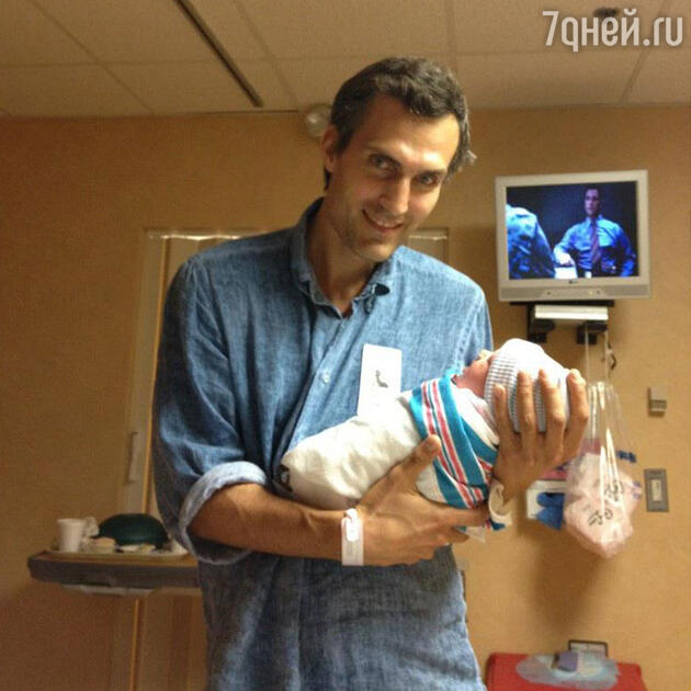 Счастливый папа Клавдии Земцовой! Вес 3739 граммов, рост 56 сантиметров Счастливый папа Клавдии Земцовой! Вес 3739 граммов, рост 56 сантиметров