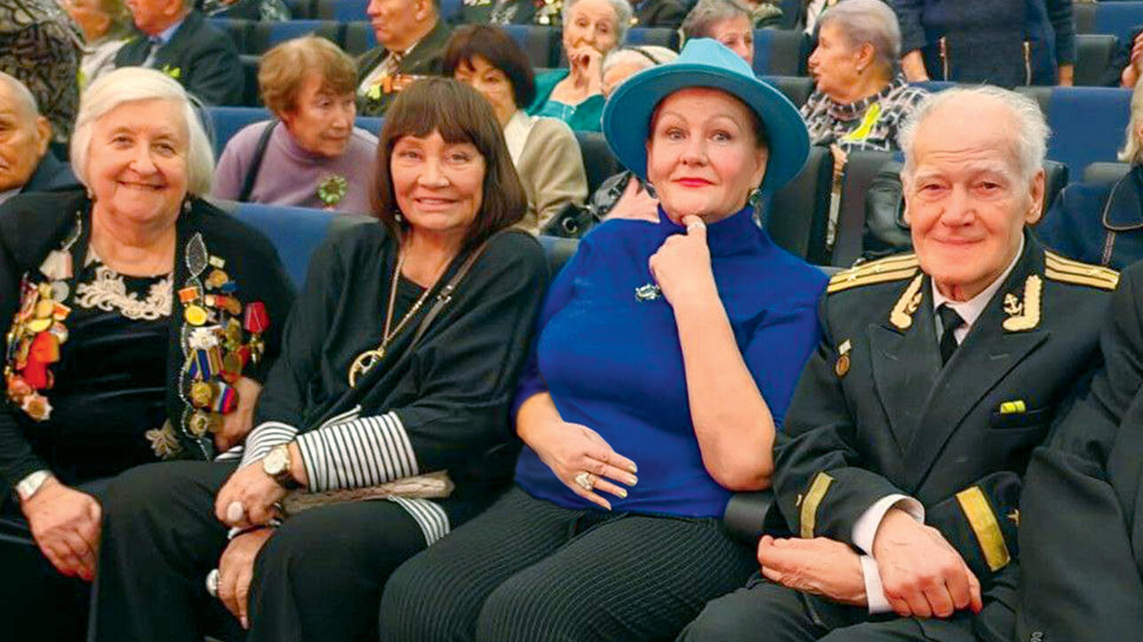 Лариса Лужина с Ириной Зимневой, Светланой Кореловой и Геннадием Дмитриевым