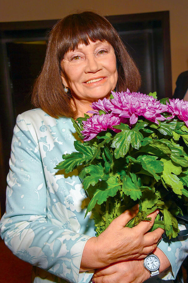 Лариса Лужина