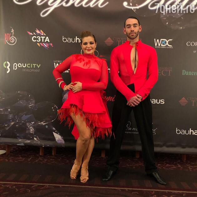 Ирина Пегова со своим партнером Ирина Пегова со своим партнером